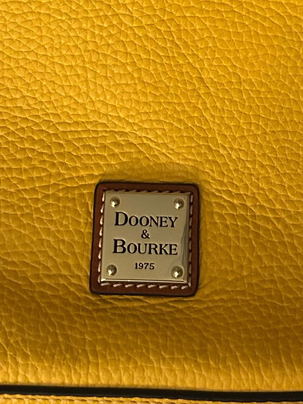 Dooney & Bourke compact pebble